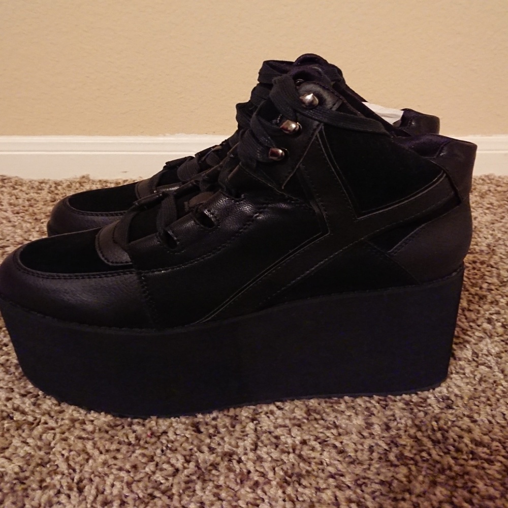 Shoes - Picture 3 of 5